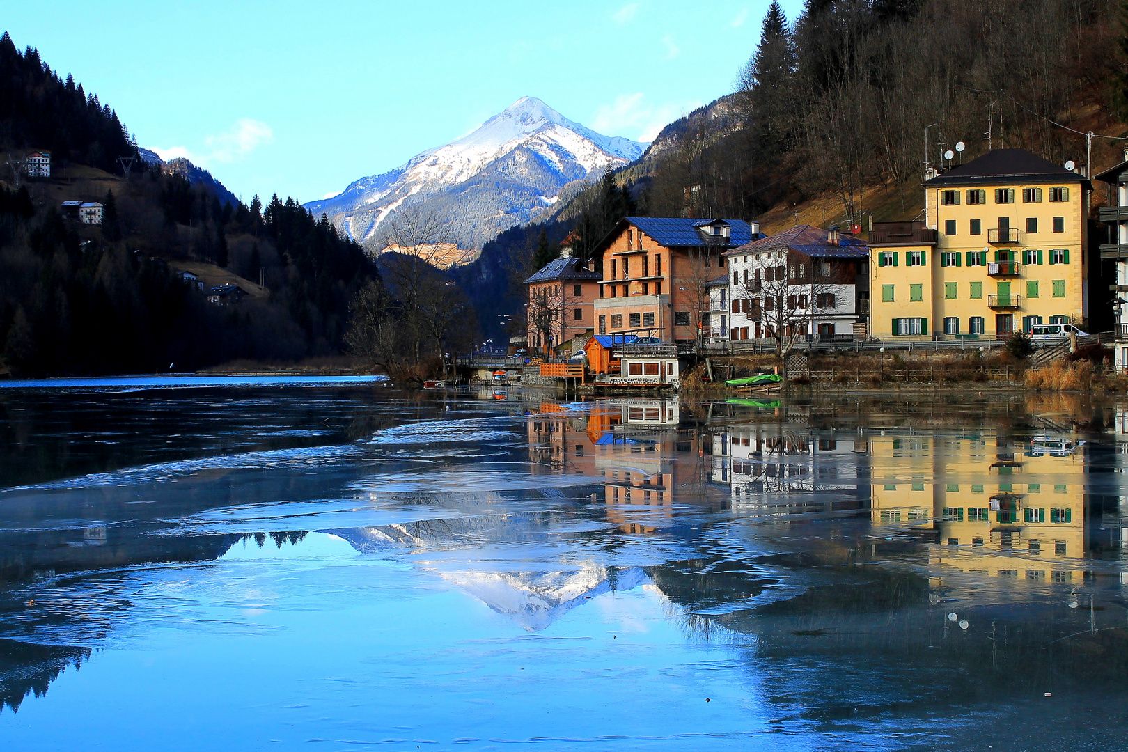 Il lago d'inverno