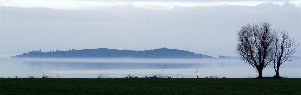 il lago d'inverno