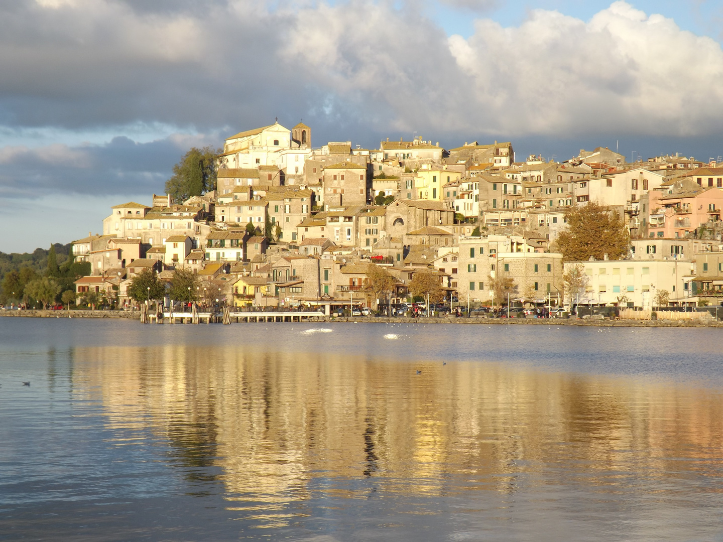 Il lago dorato