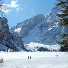 Il lago innevato