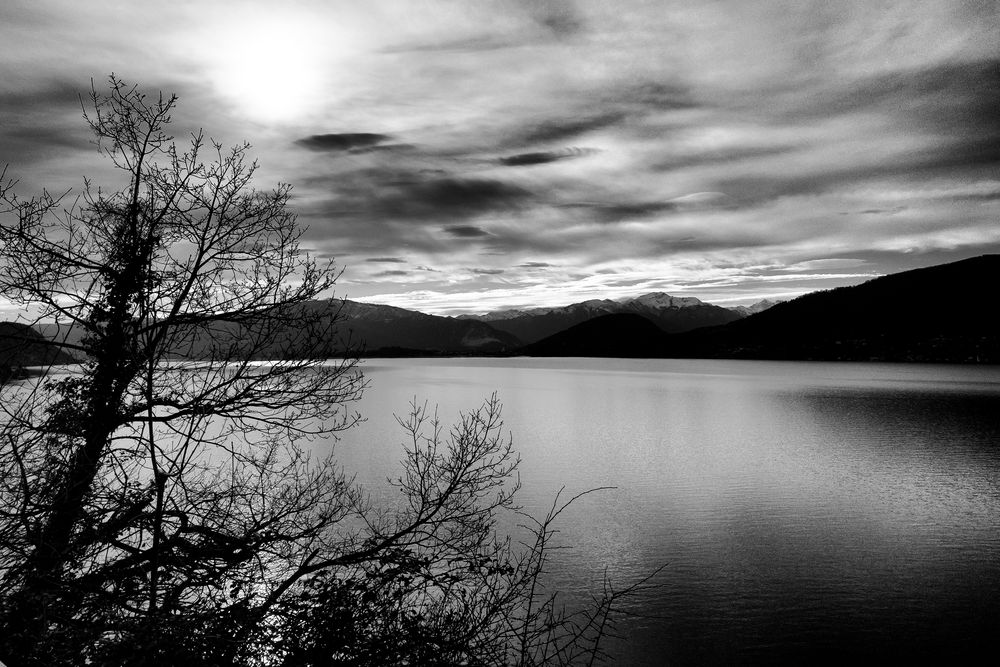 Il lago Maggiore dala rocca di Caldè