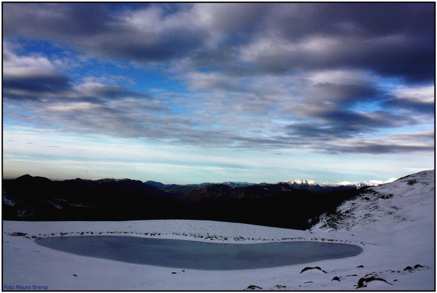 Il lago quasi ghiacciato