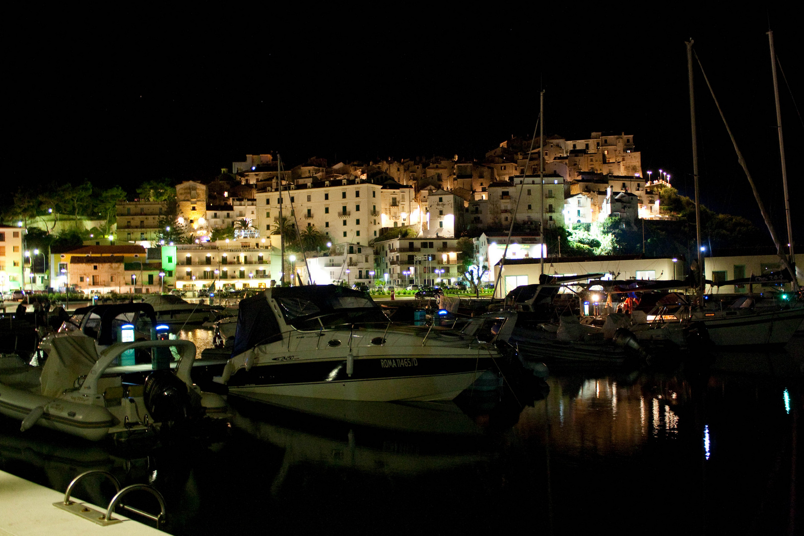 Il luminoso riposo del porto.