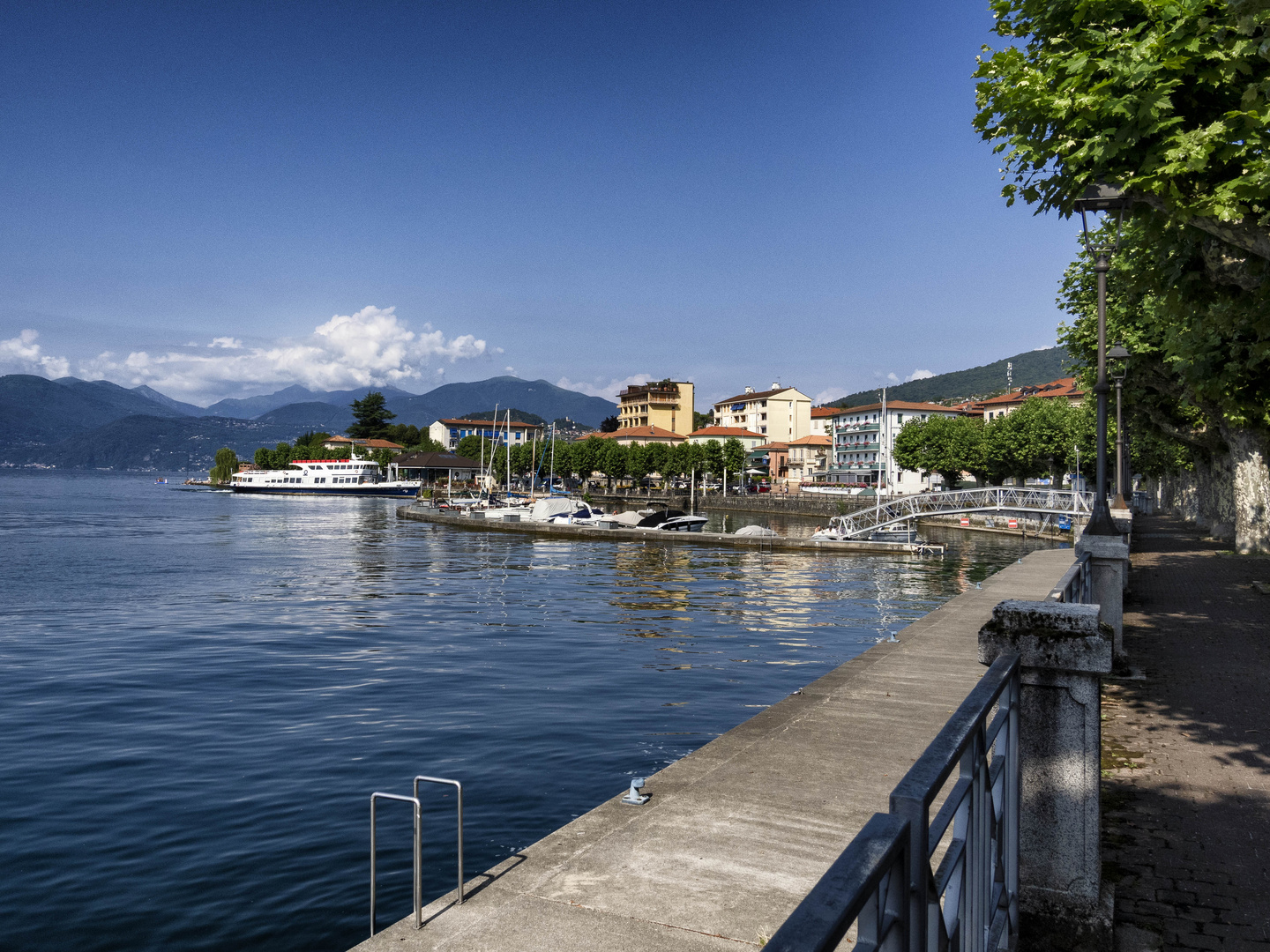 Il lungolago di Porto Valtravaglia
