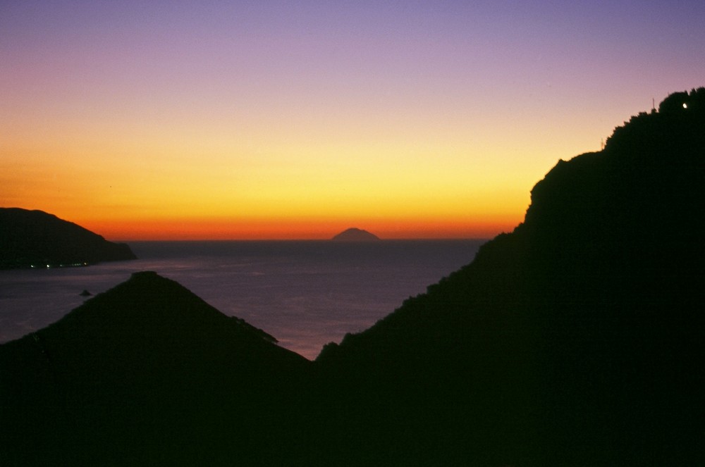 Il mare di Tindari al tramonto