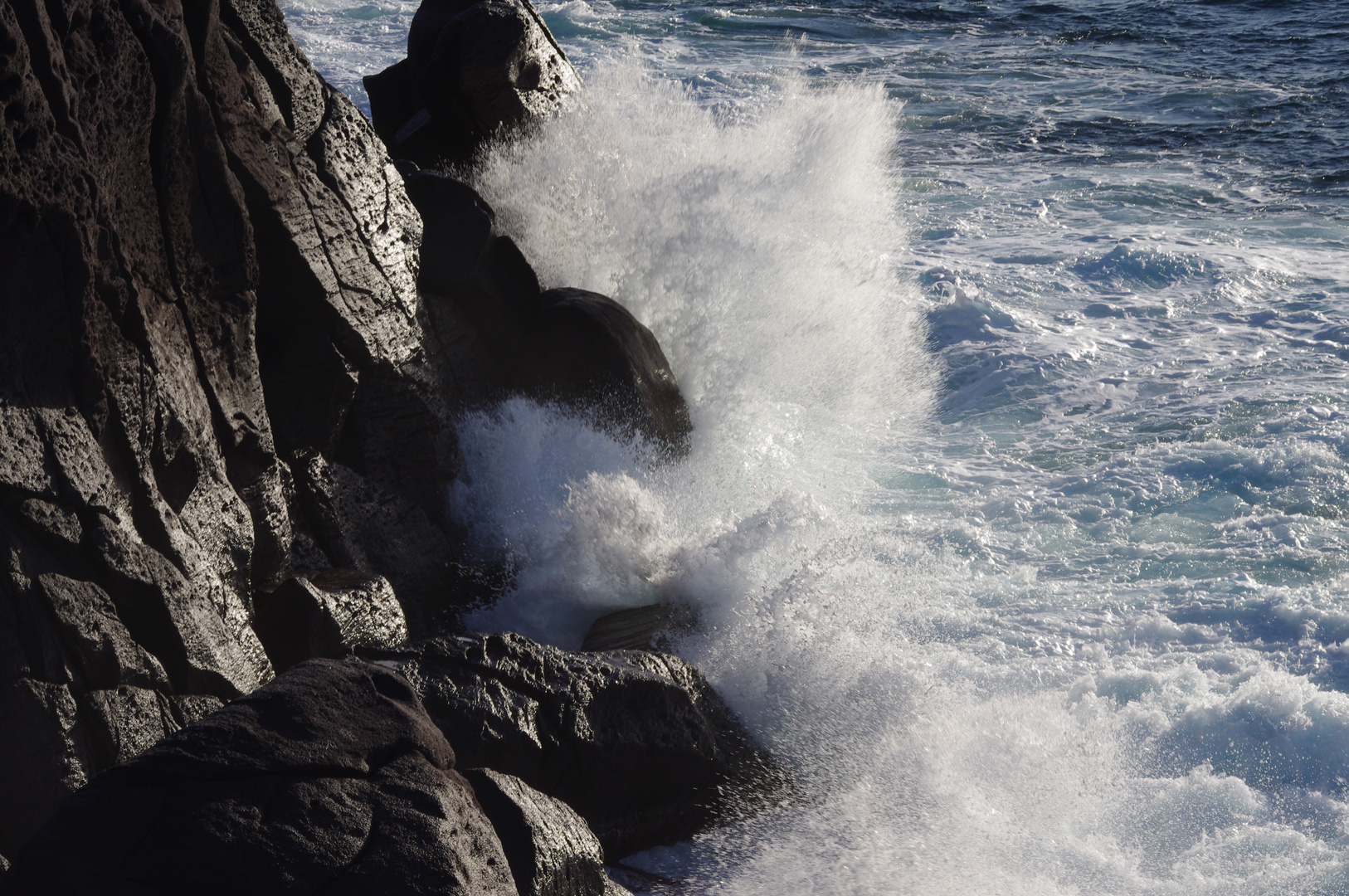 Il mare, impetuoso al tramonto...........