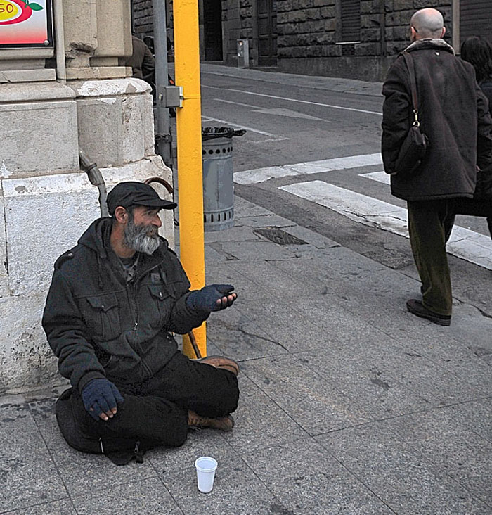 Il mendicante & l'indifferenza