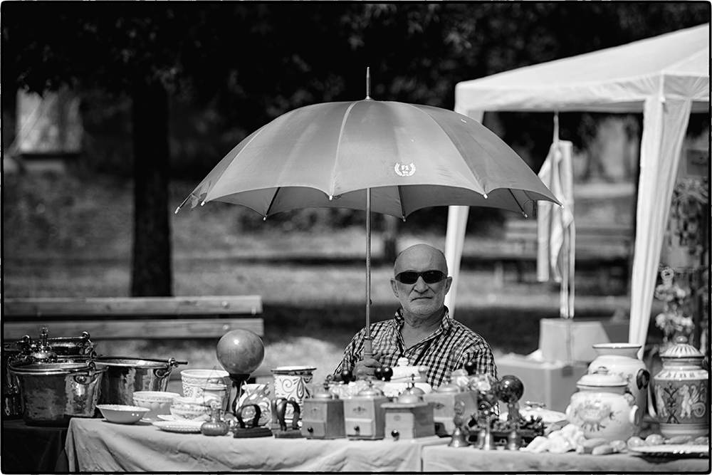 Il mercante sotto l'ombrello