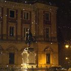 il monumento a Gabriele Pepe in notturno