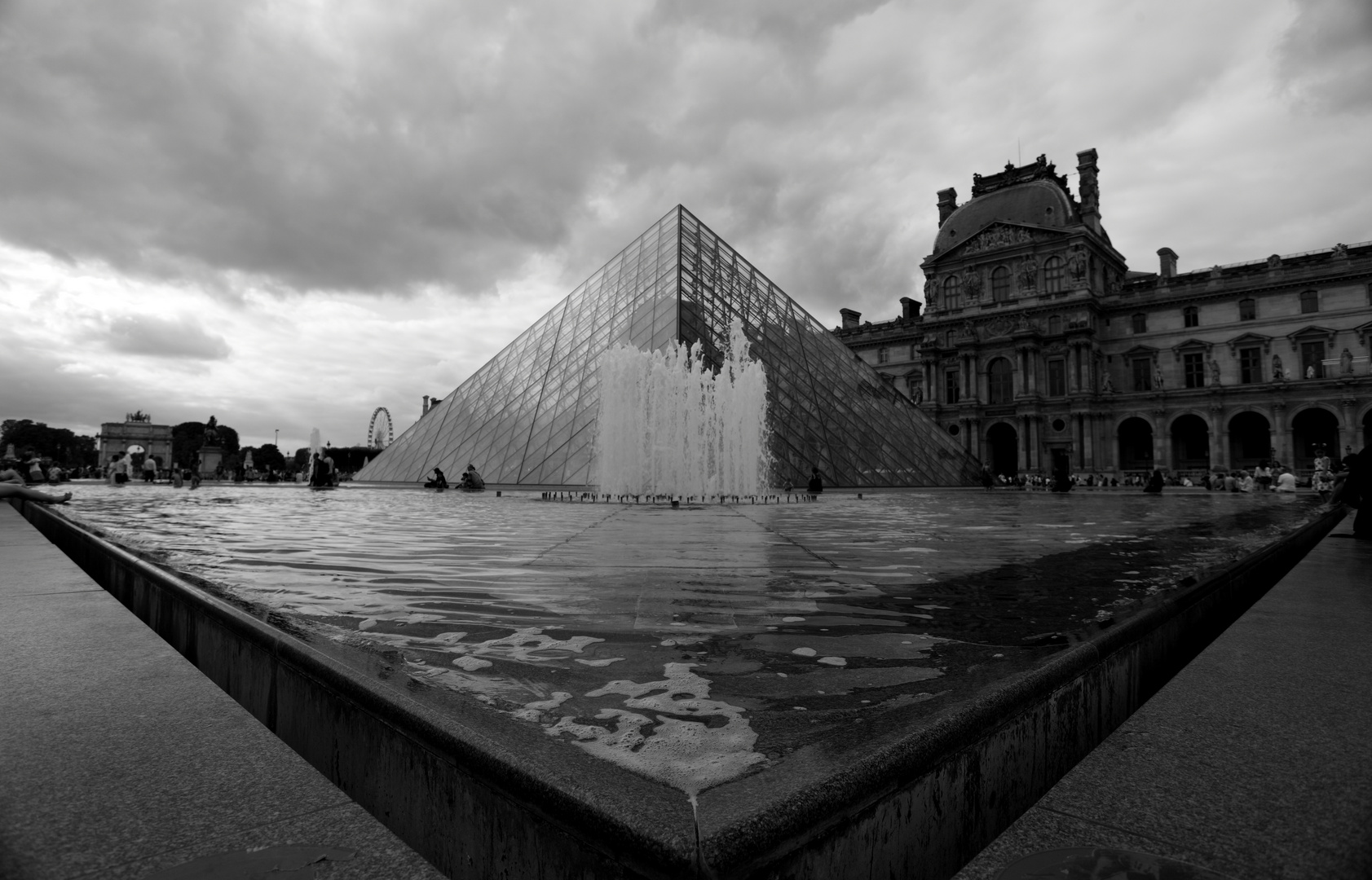 Il Museo del Louvre Parigi