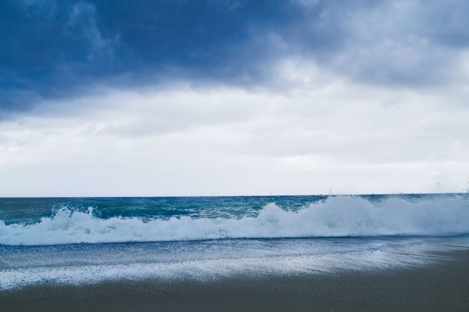 "il naufragar m'è dolce in questo mare"