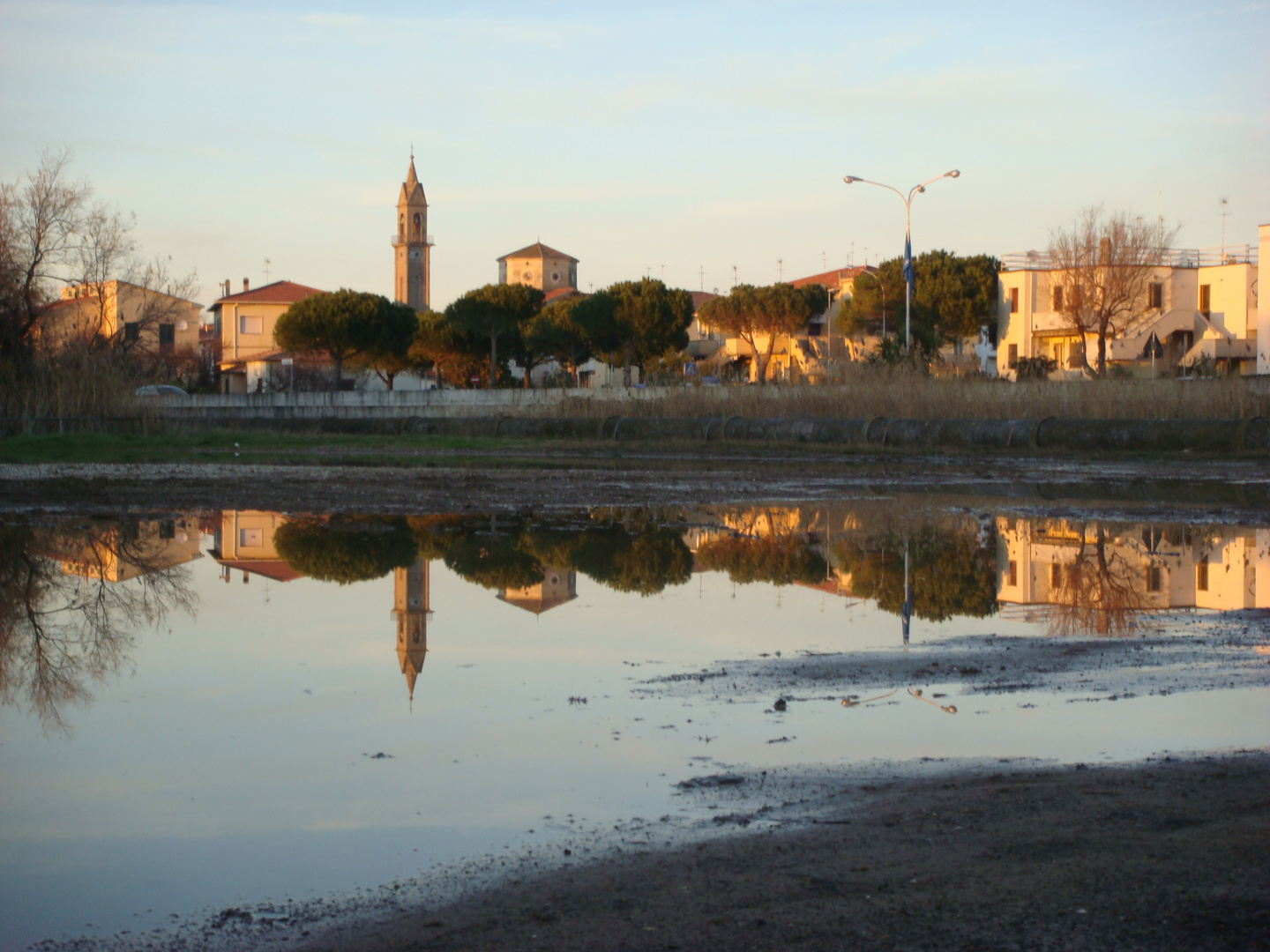 Il paese si specchia.