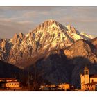 ..il paese sorride..la montagna "grigna"