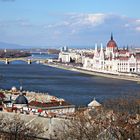 Il Parlamento affacciato al Danubio.