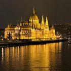 Il parlamento di Budapest di notte