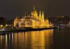 Il parlamento di Budapest di notte