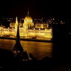 Il Parlamento di Budapest in Notturna