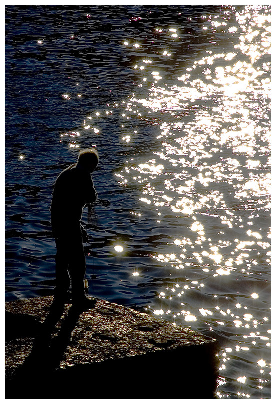 Il pescatore, il mare, la luce