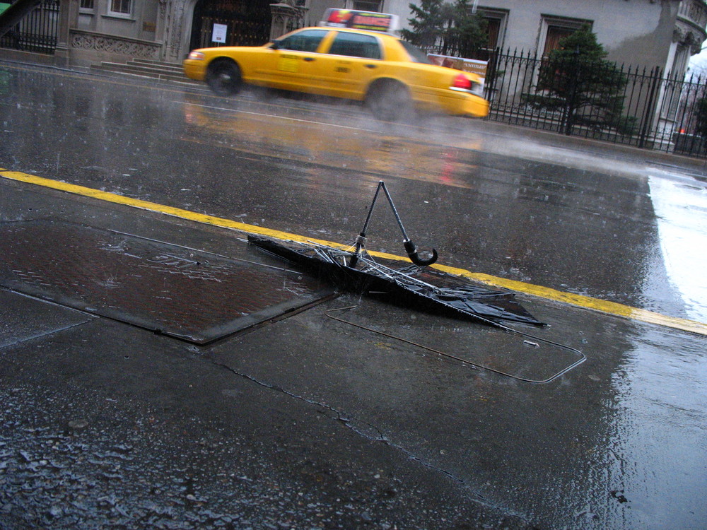 Il pleut des cordes et je n'ai plus de parapluie