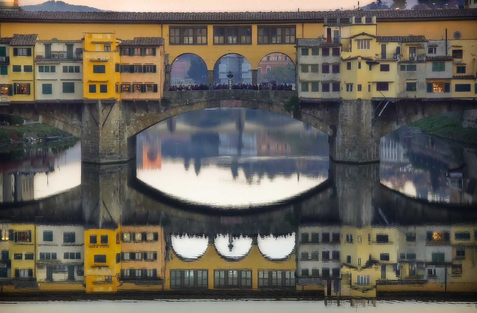 Il Ponte Vecchio al tramonto in veste invernale