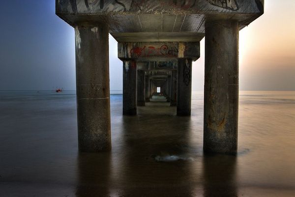 Il pontile sulla spiaggia