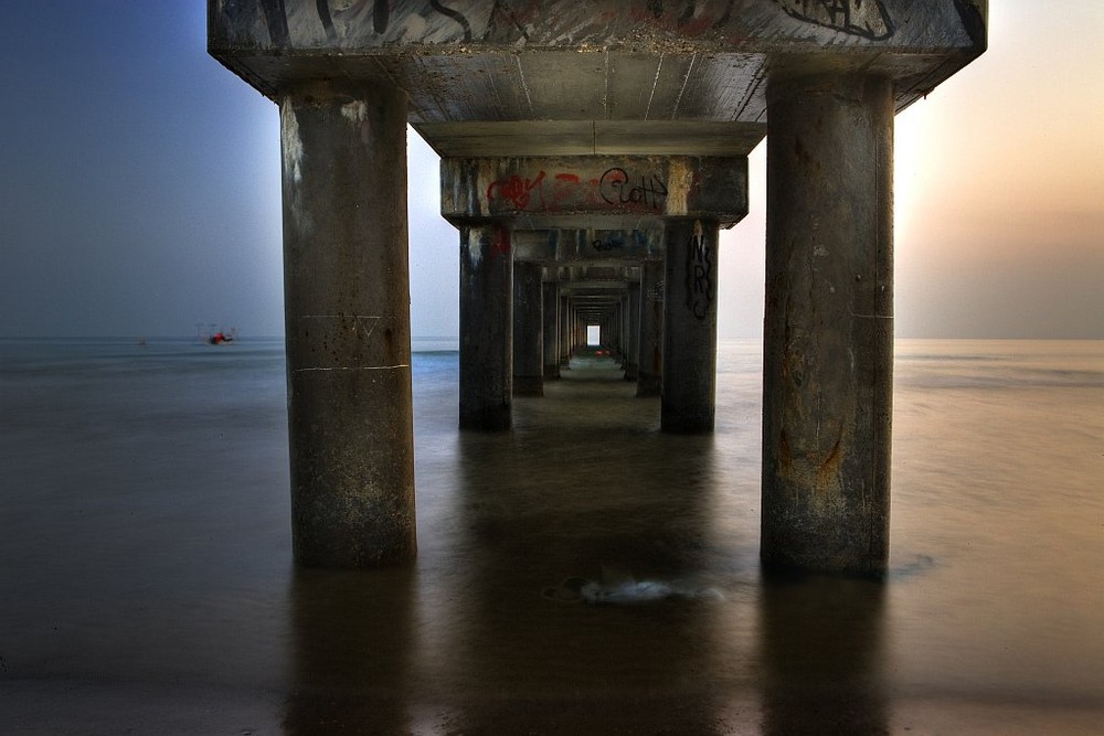 Il pontile sulla spiaggia