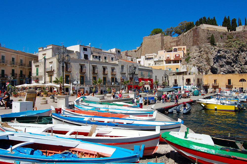 Il porticciolo di Lipari