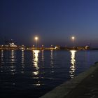 Il porto e le luci rappresentano la sicurezza, il certo, il conosciuto.