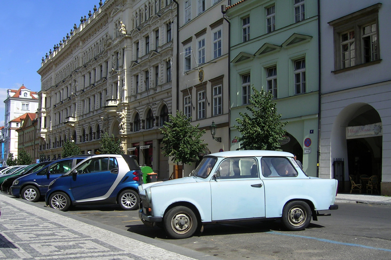 Il presente e il passato: Trabant "la fumosa" Vs Smart "euro 3"