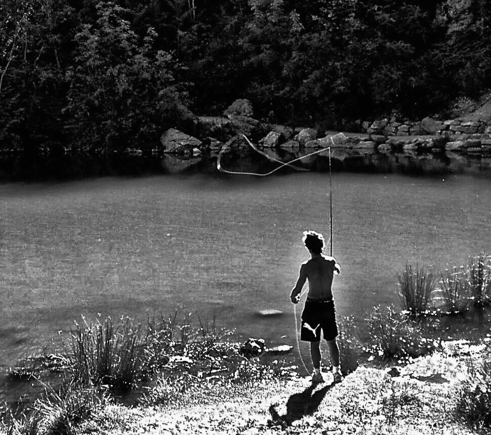 Il ragazzo che pesca alla  mosca