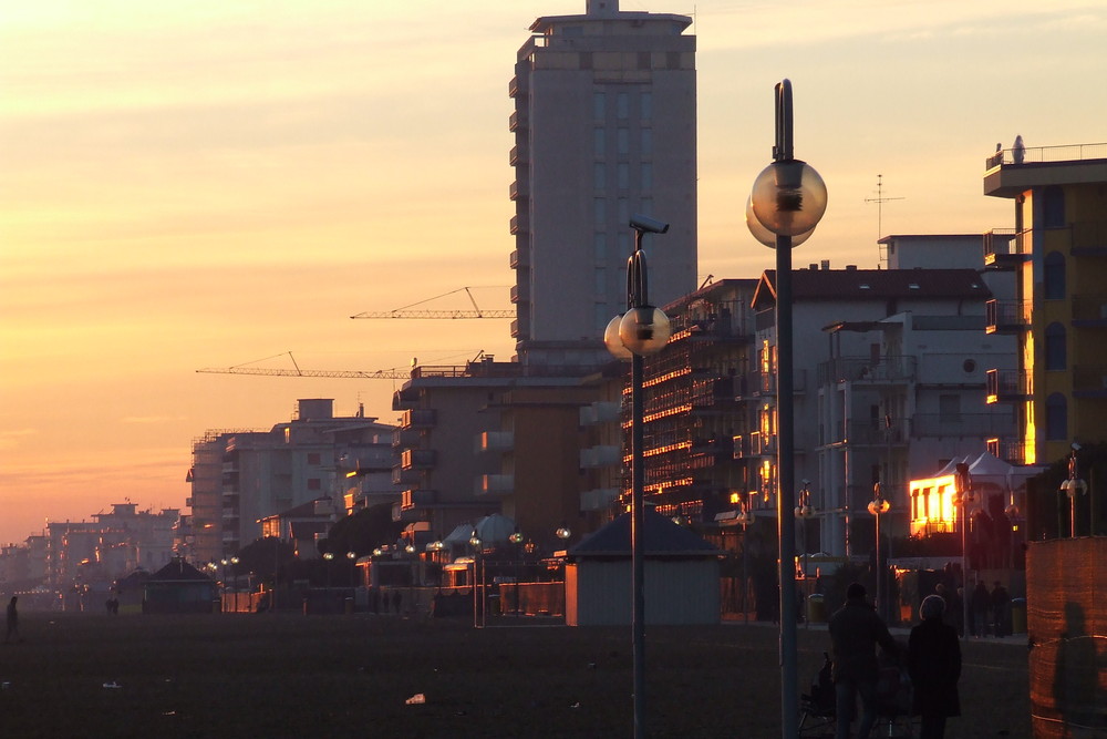 Il riposo delle gru, con vista mare.