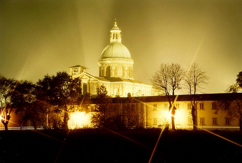 il santuario di Caravaggio di notte