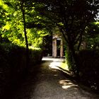 il sentiero che porta al tempio del parco ducale parma