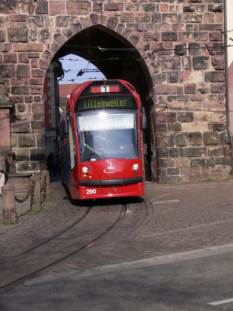 il sera dur à un riche de passer dans le chas d'une aiguille ; FRIBURG