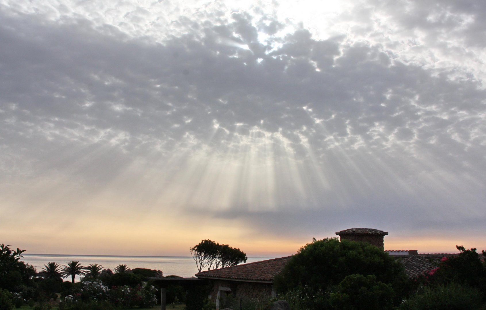 Il sole nascosto dalle nuvole