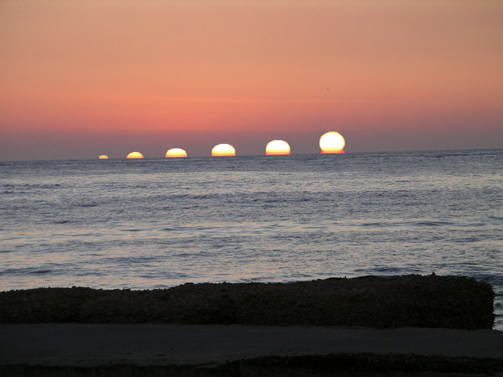 il sole sorge a marina di Noto