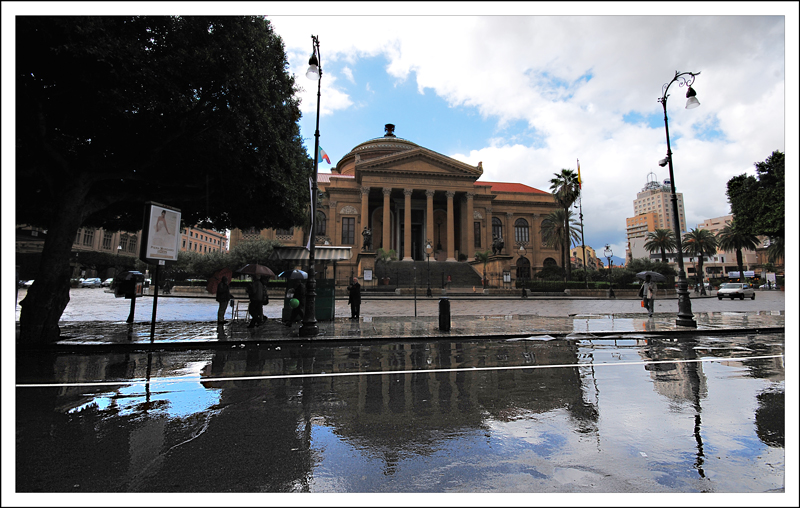 Il teatro Massimo allo specchio...