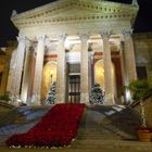 Il Teatro Massimo di Palermo a Natale in tutto il suo splendore