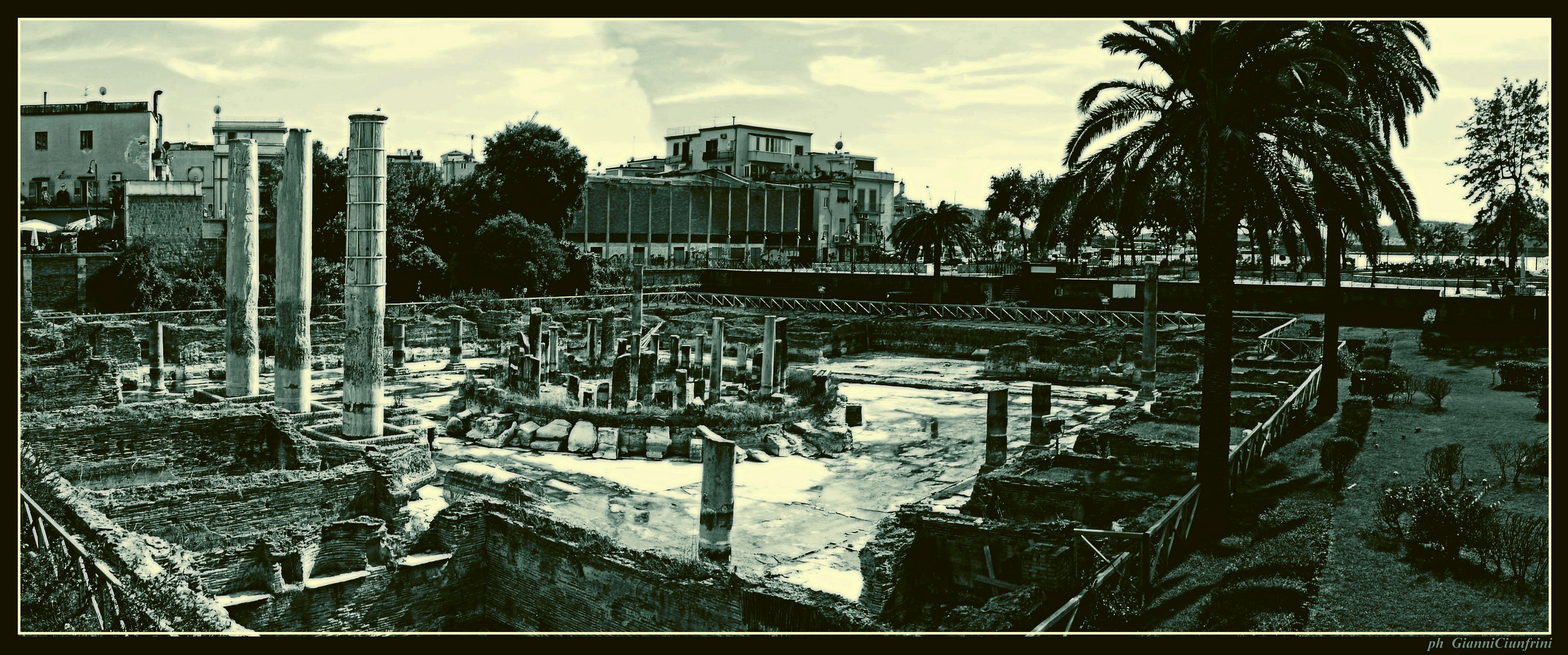 Il tempio di Serapide...Pozzuoli...Napoli