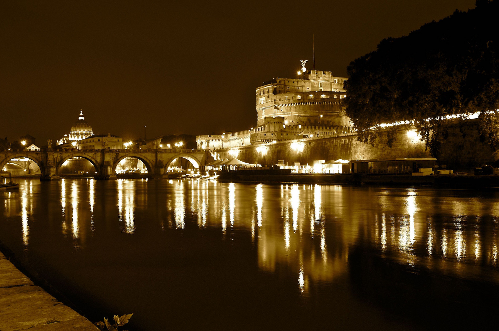 il Tevere notturno