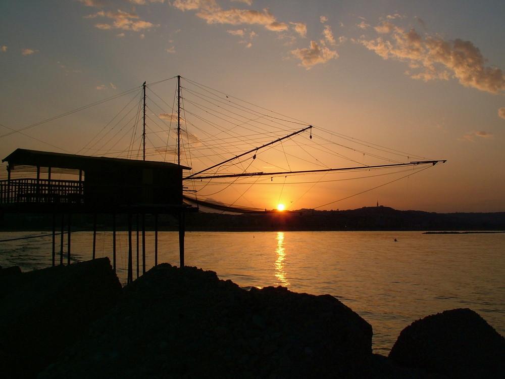 il trabocco che pesca il sole