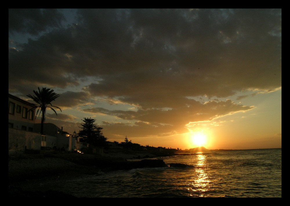 il tramonto gioca con il cielo