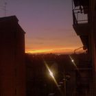 il tramonto tra le case...