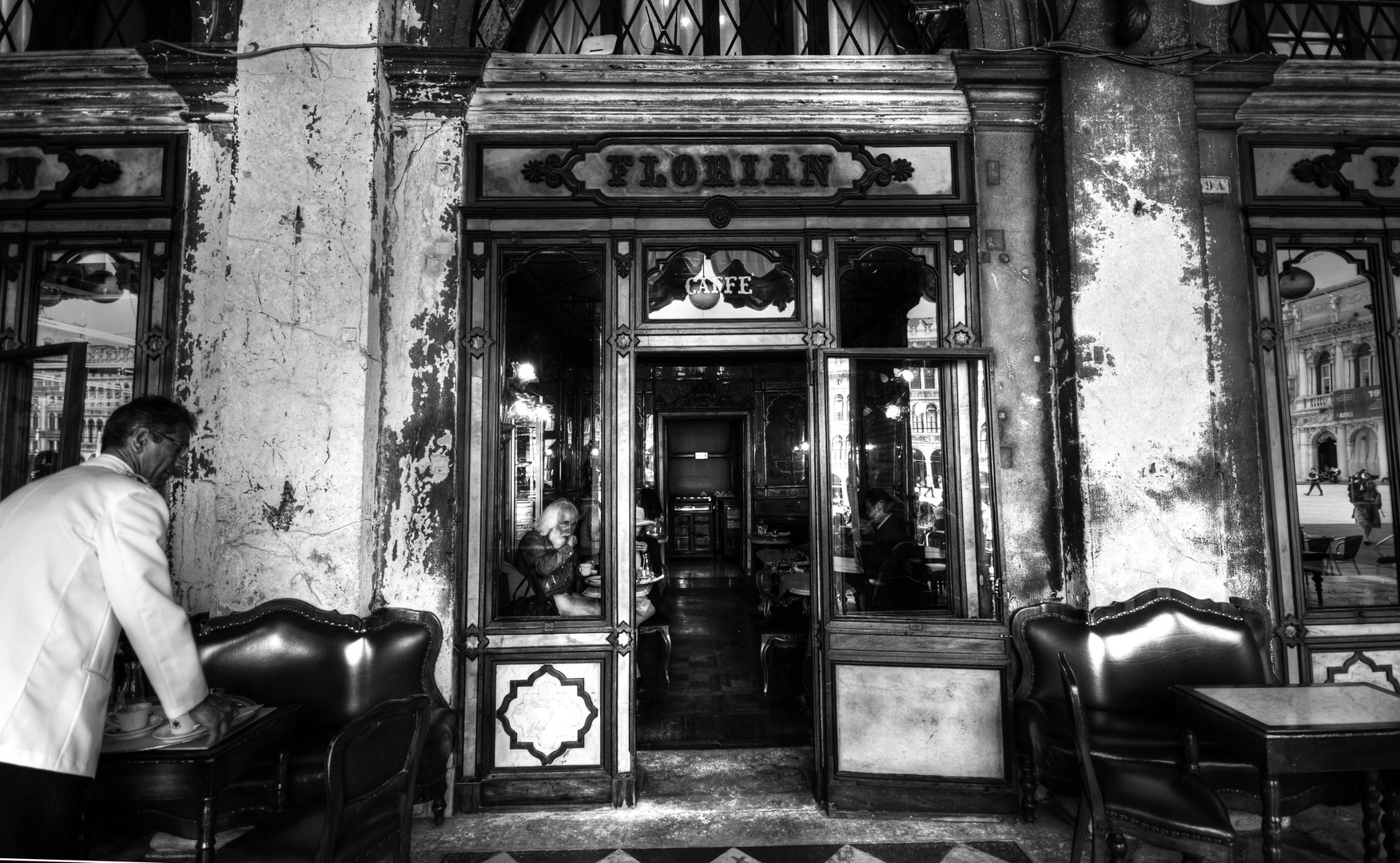 Il vecchio Caffe' Florian. Il cuore di Venezia batte ancora...