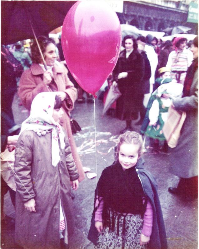 IL viso felice di una bimba ::::::: il palloncino....