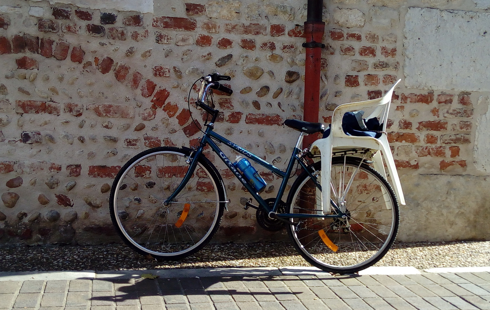 il y a du nouveau chez les sièges vélo : la chaise de camping adaptable !