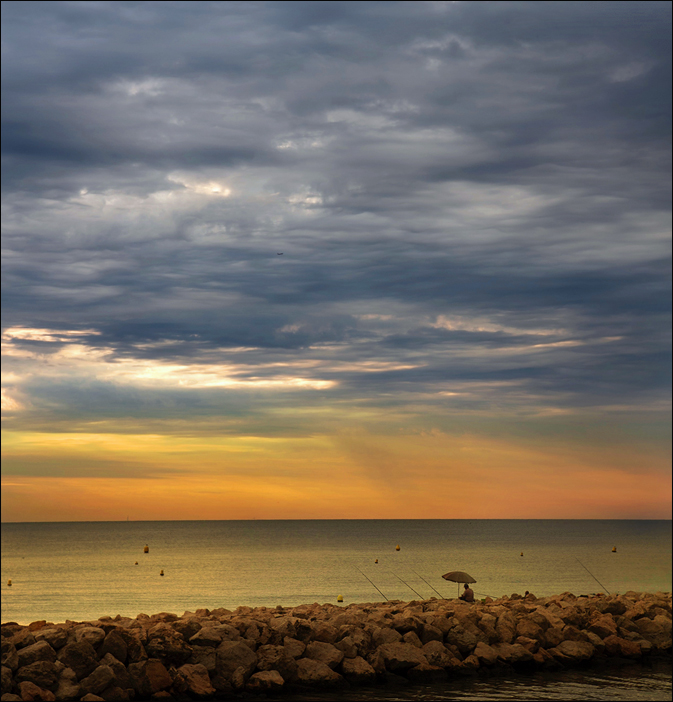 Il y a le ciel , le soleil et la pluie