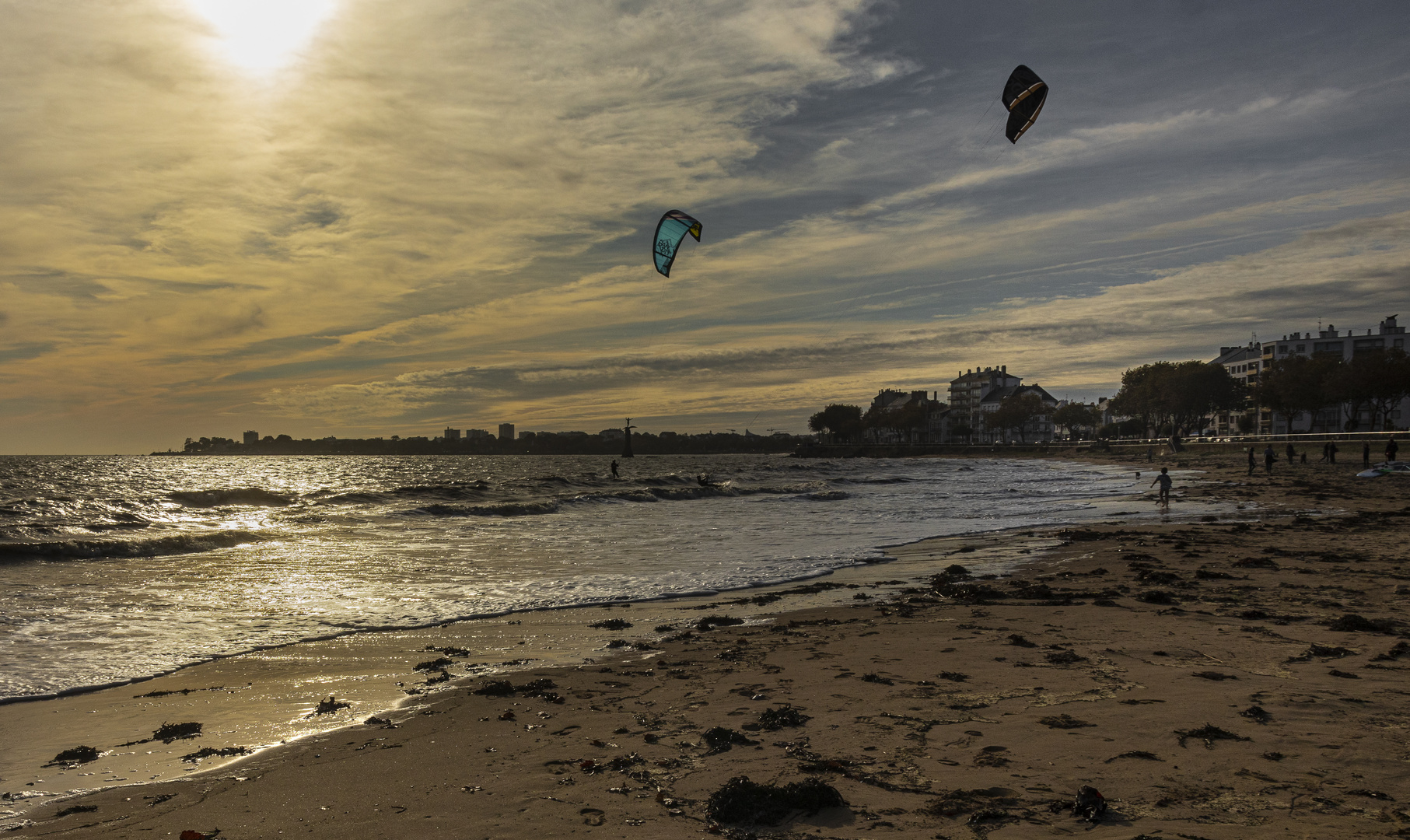 Il y a le ciel, les voiles et les nuuages