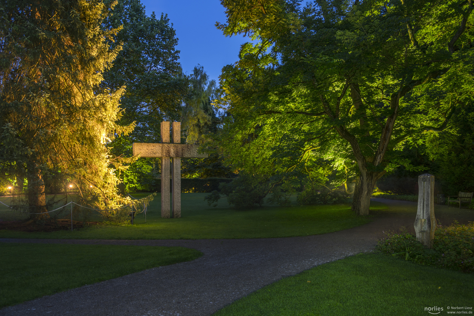 Illuminated cross