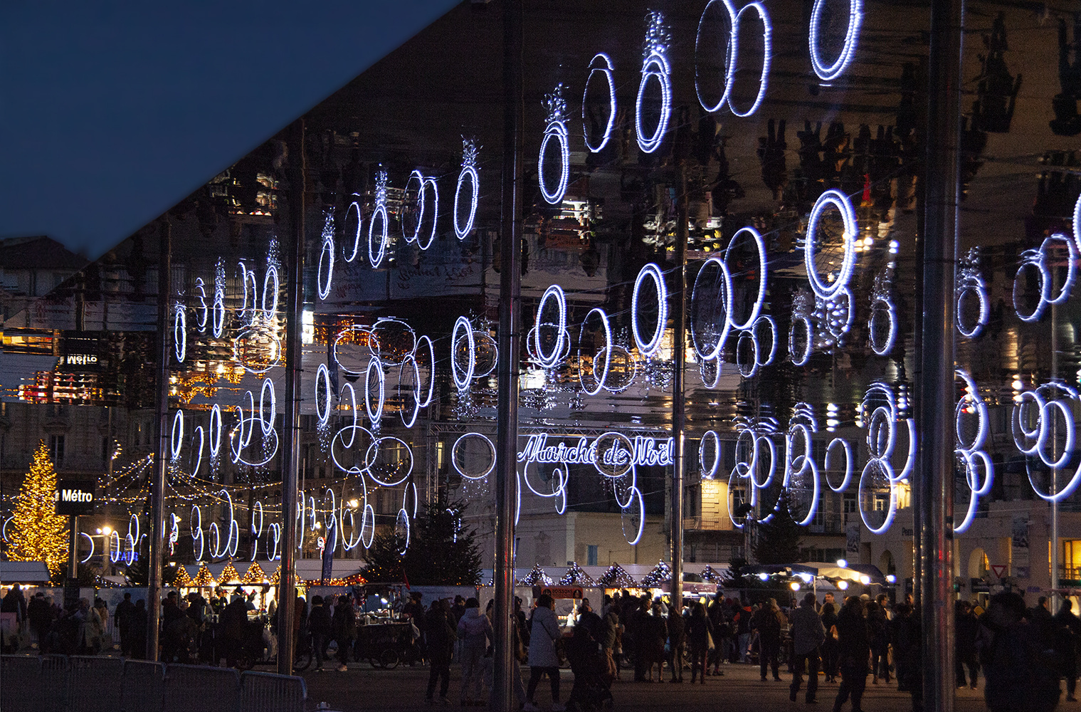 Illumination de l'ombrière à Noël  sur le Vieux Port